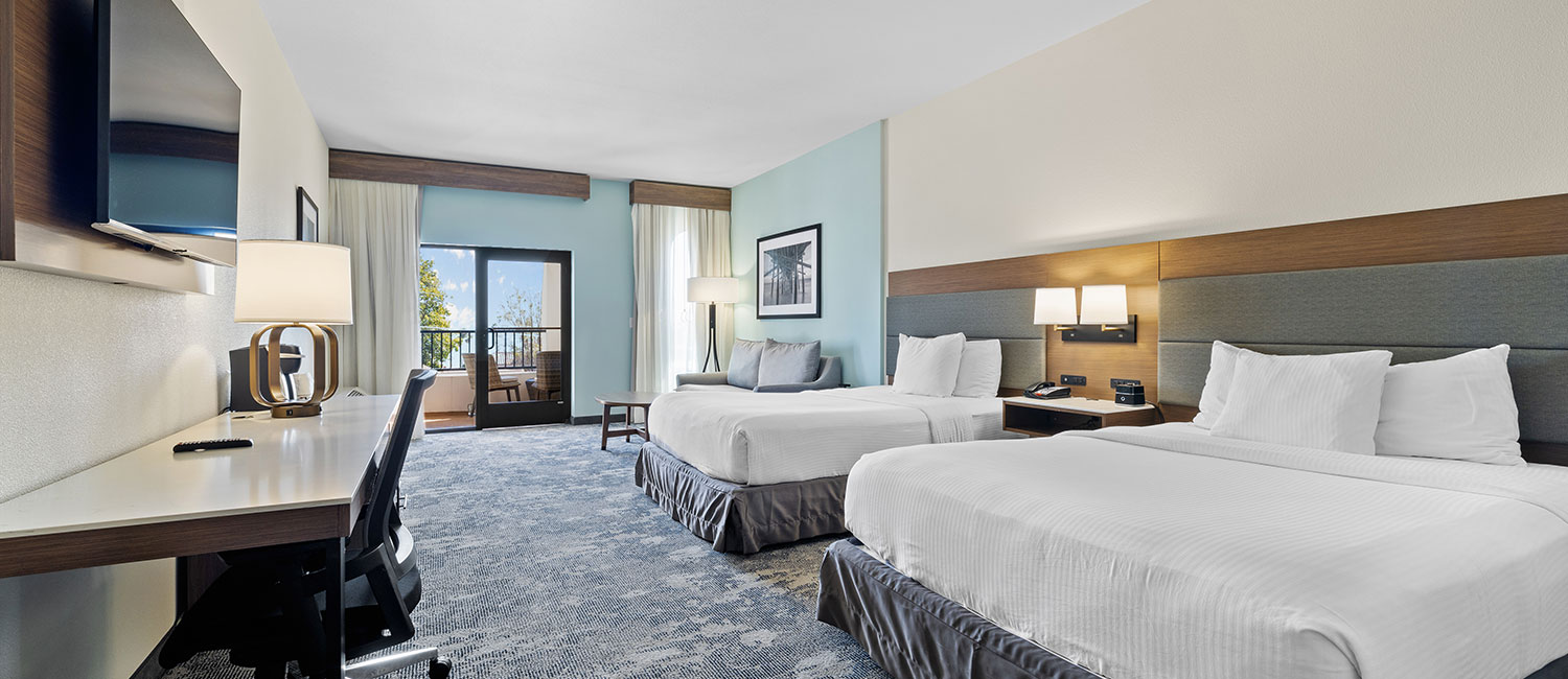 ENJOY MODERN GUEST ROOMS STEPS FROM THE BEACH